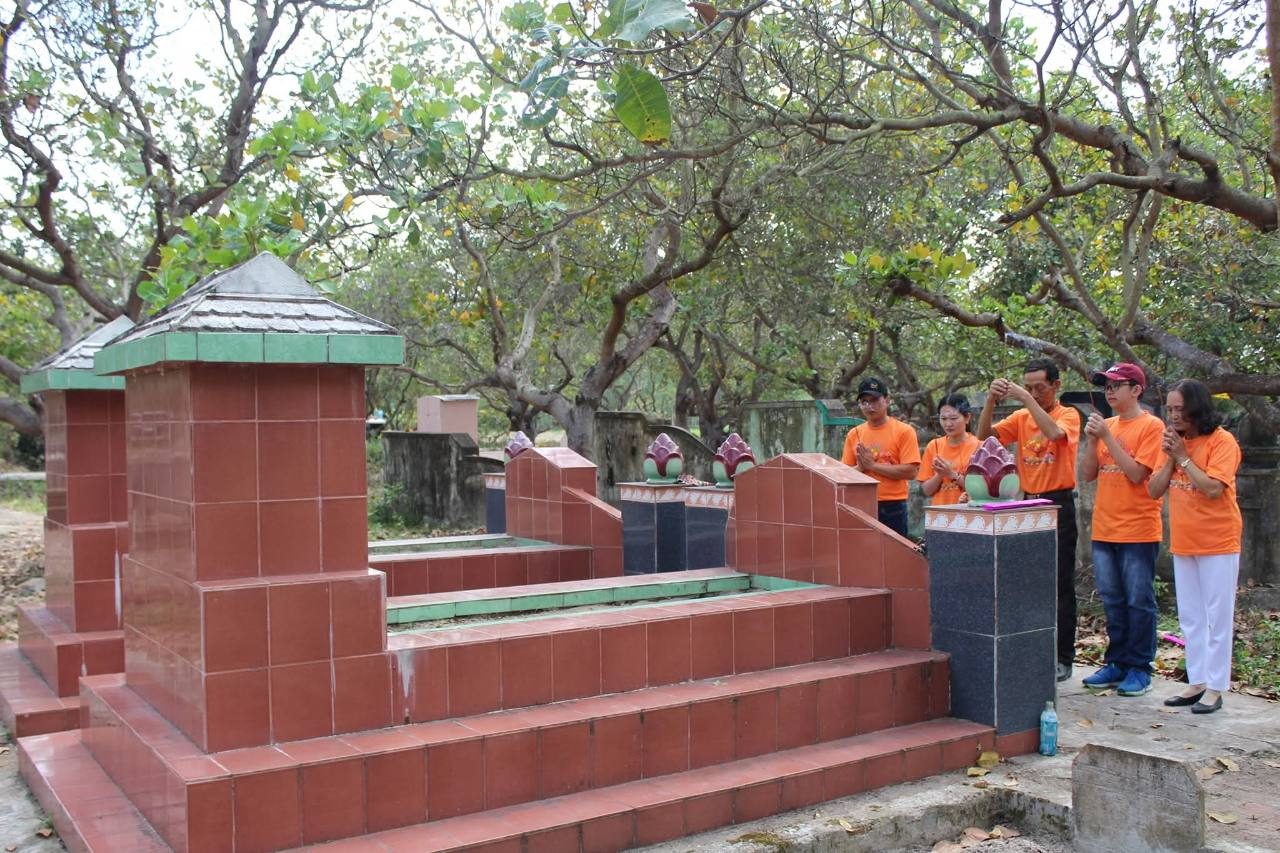 Ngày con cháu về nguồn và dâng hương tưởng niệm